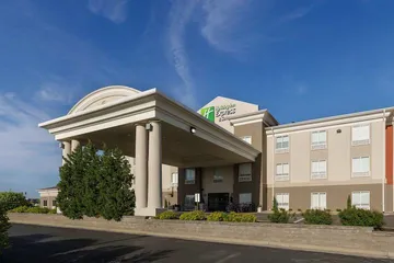 Holiday Inn Express & Suites Lawrence by IHG