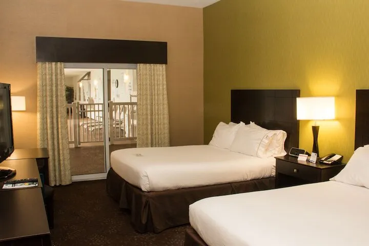 Room 3 of 73
