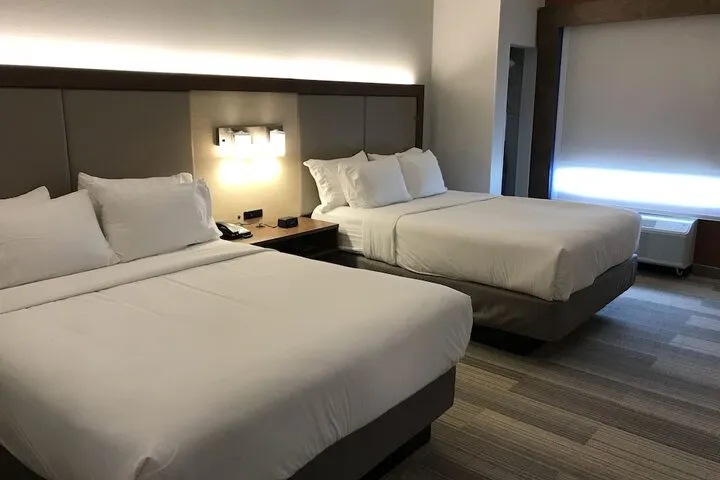 Room 3 of 85
