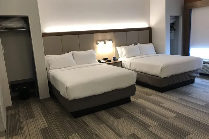 Room 4 of 85
