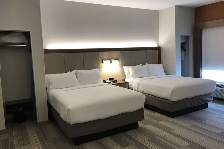 Room 2 of 85