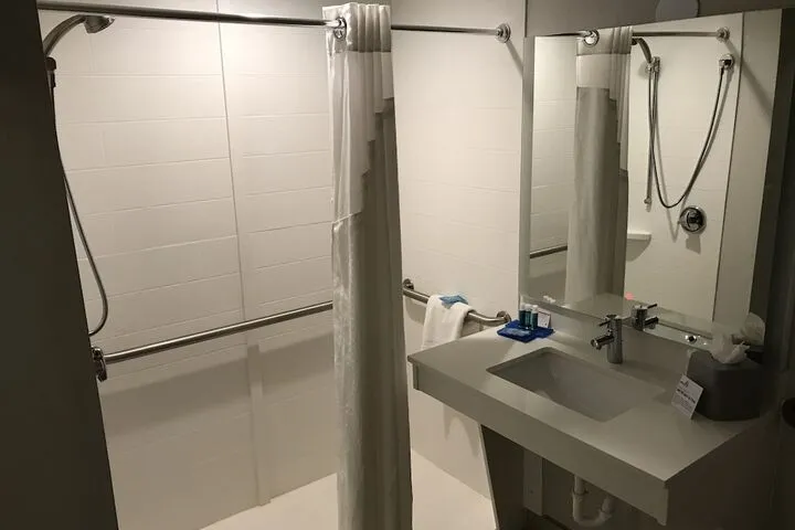 Room 5 of 85