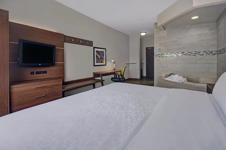 Room 5 of 41