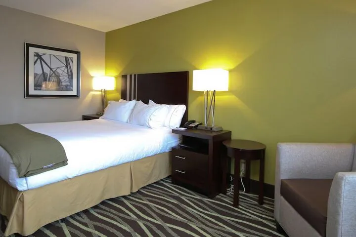 Room 4 of 41