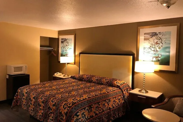 Room 3 of 21