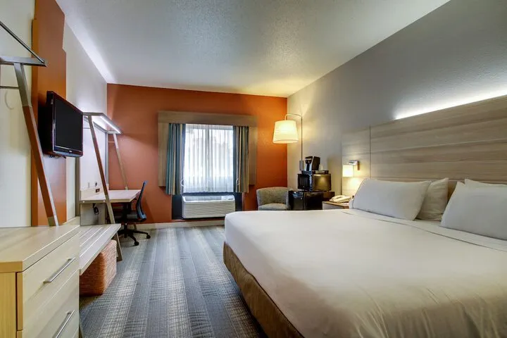 Room 5 of 40