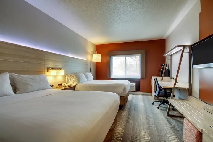 Room 2 of 40