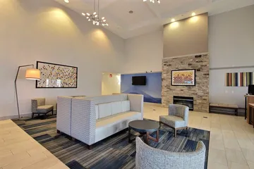 Holiday Inn Express Hotel & Suites Milwaukee Airport by IHG