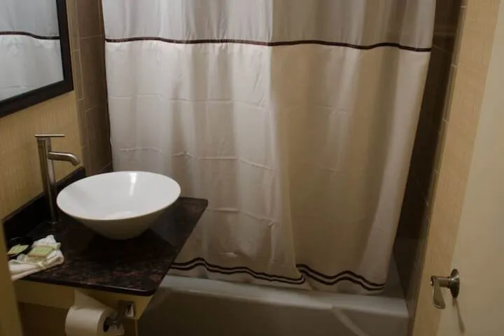 Room 4 of 32