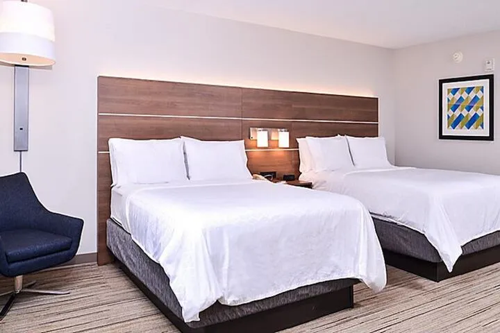 Room 4 of 61