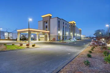 Hampton Inn & Suites Boston / Stoughton