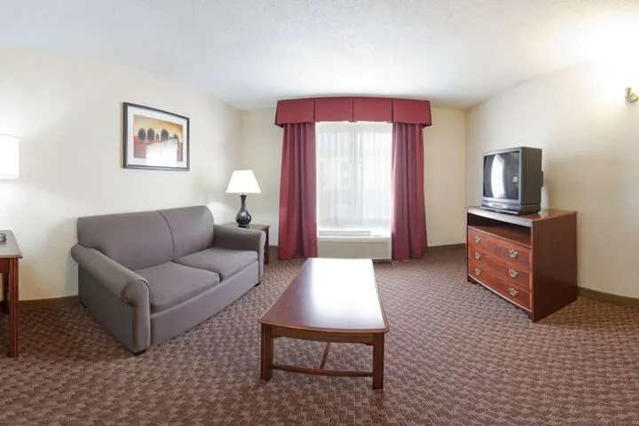 Room 4 of 9