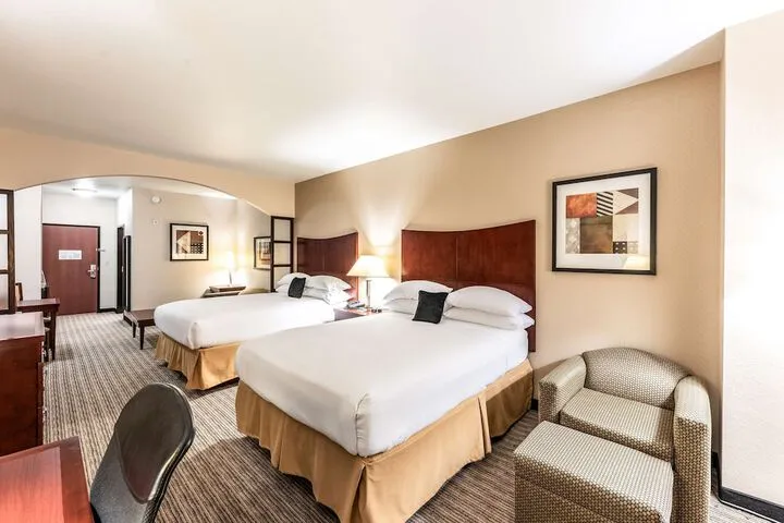 Room 4 of 33