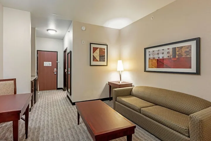 Room 5 of 33