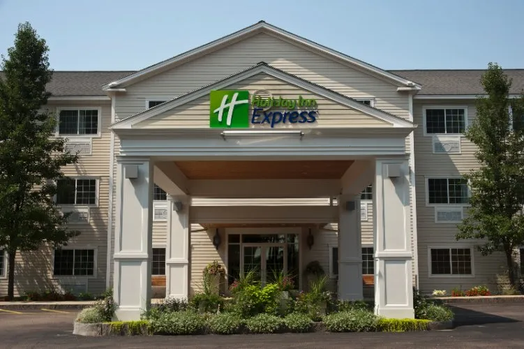 Hotel Entrance 2 of 10