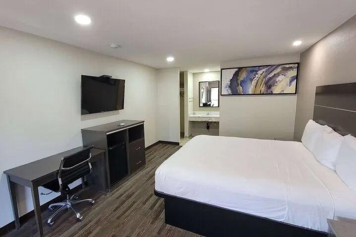 Room 3 of 18