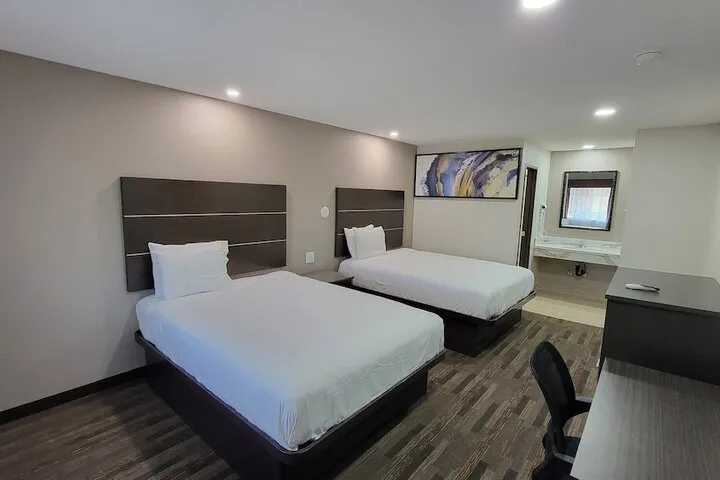 Room 5 of 18
