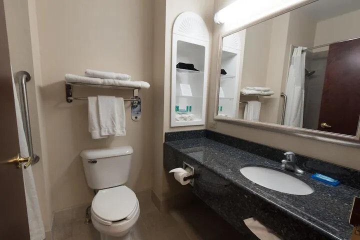 Room 4 of 74