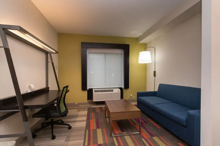 Room 2 of 74