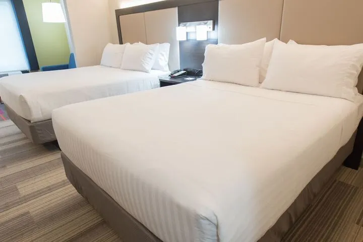 Room 3 of 74
