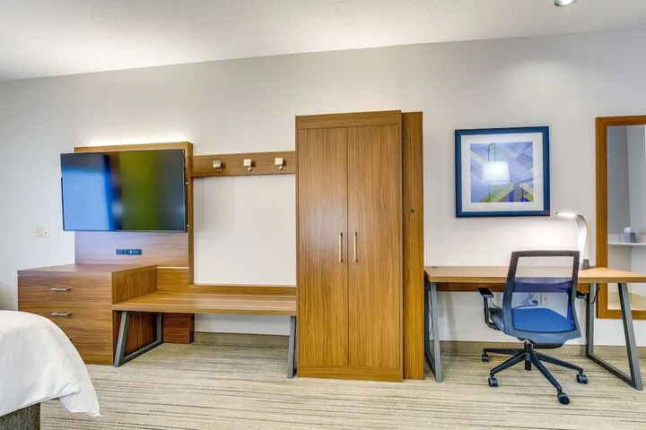 Room 2 of 40