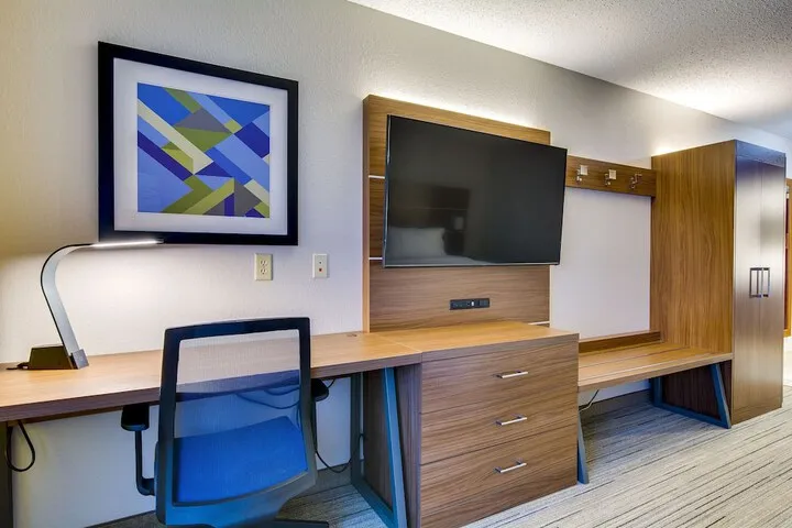 Room 3 of 40