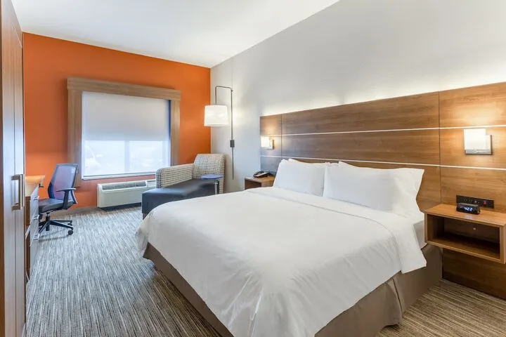 Room 4 of 38