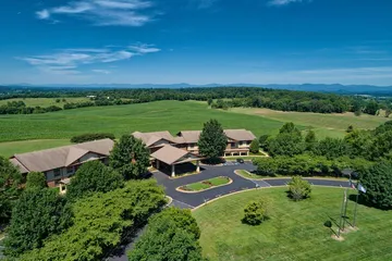 Round Hill Inn