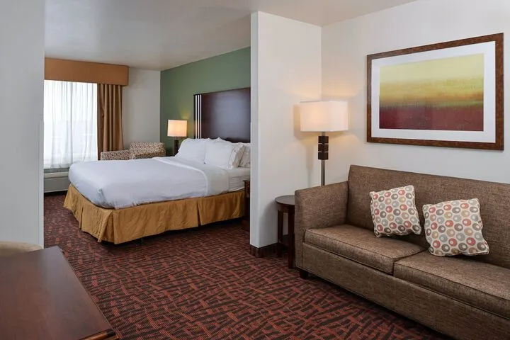 Room 4 of 37