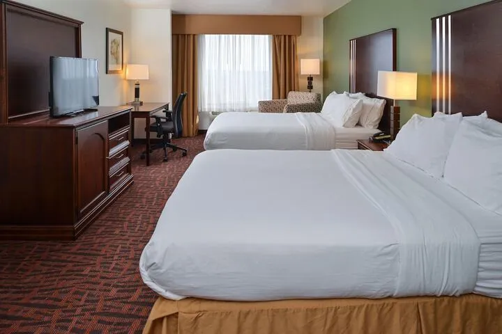 Room 3 of 37