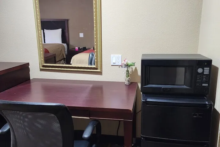 Room 4 of 12