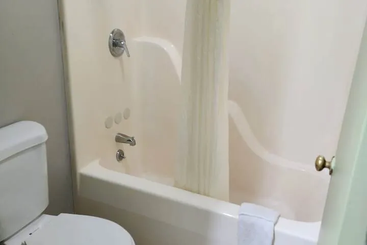 Room 5 of 12