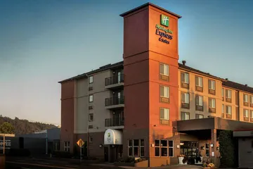 Holiday Inn Express Hotel & Suites Portland-NW Downtown by IHG