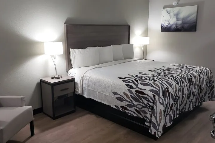 Room 4 of 17