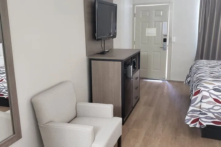 Room 5 of 17