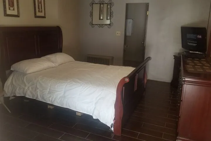 Room 2 of 3