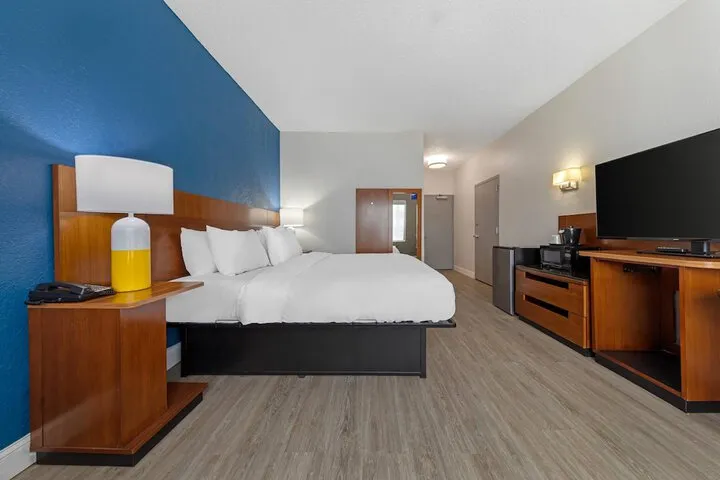 Room 5 of 48