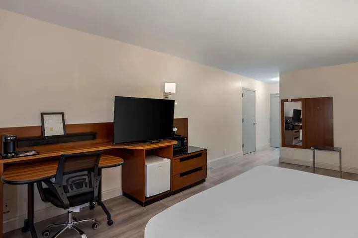 Room 4 of 48