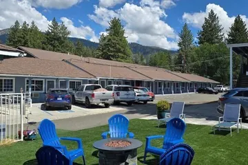 Bluebird Day Inn & Suites