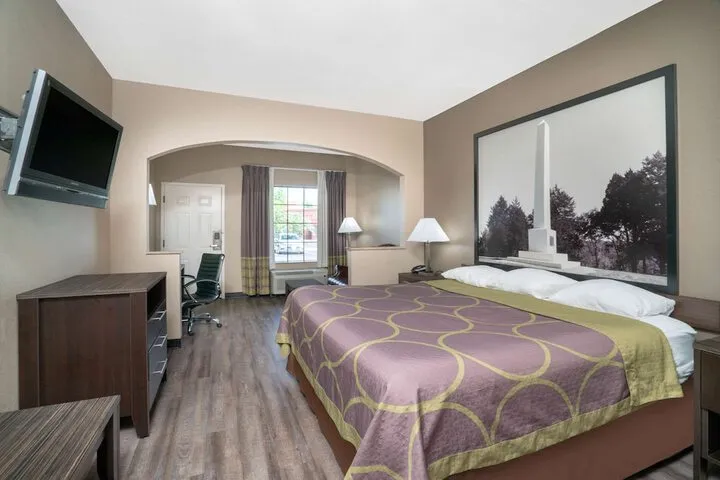 Room 4 of 16