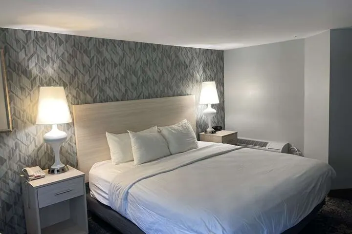 Room 2 of 49