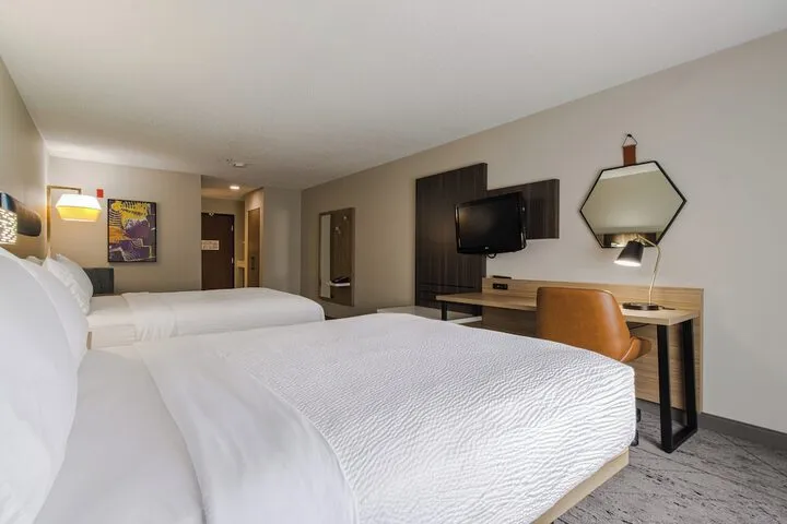 Room 4 of 76