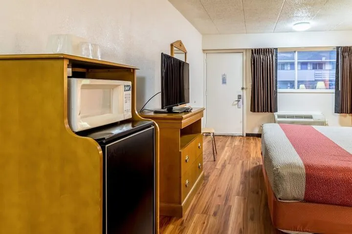 Room 5 of 36
