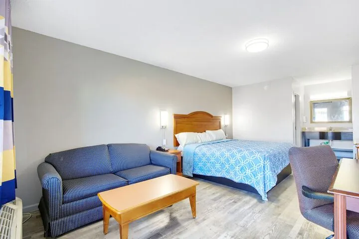 Room 3 of 40