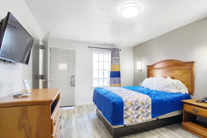 Room 4 of 40