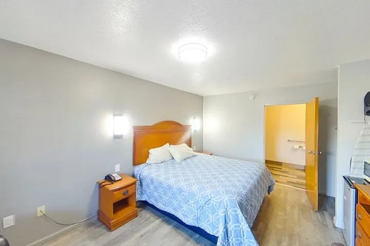 Room 5 of 40