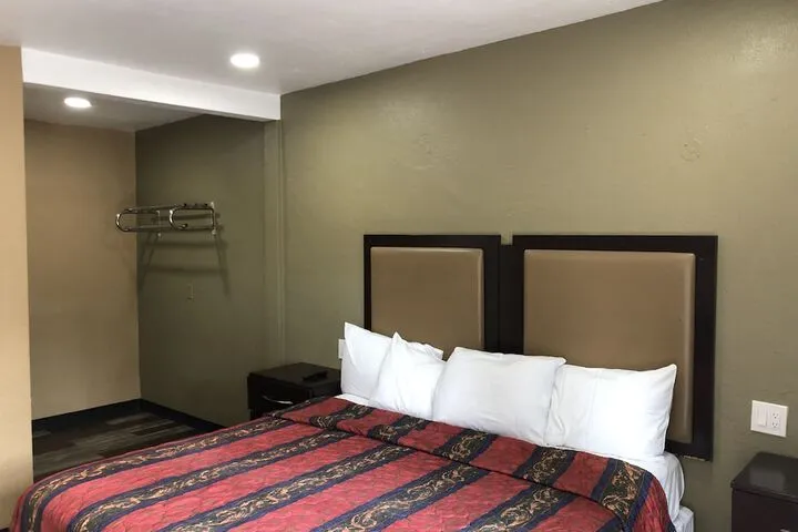 Room 2 of 31