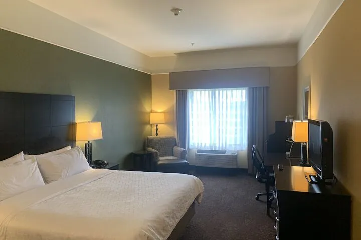 Room 5 of 65