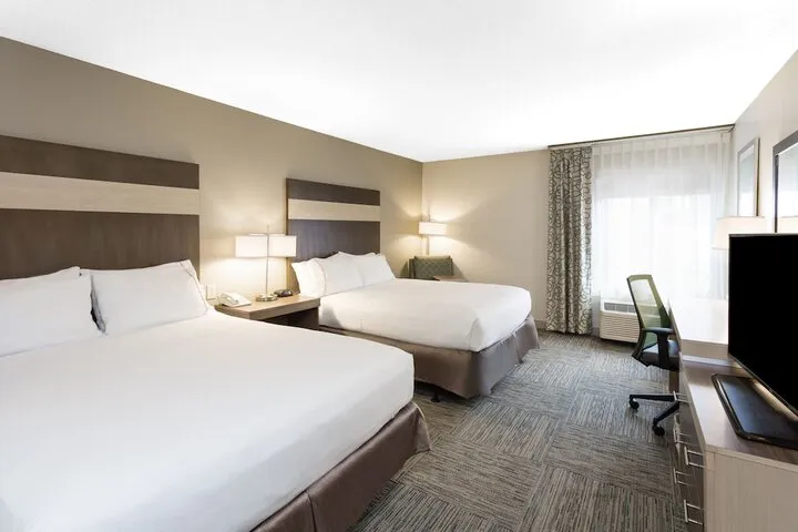 Room 3 of 37