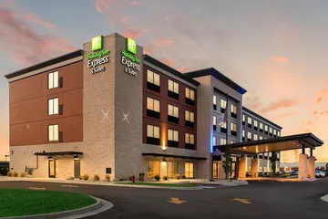 Holiday Inn Express & Suites Racine by IHG